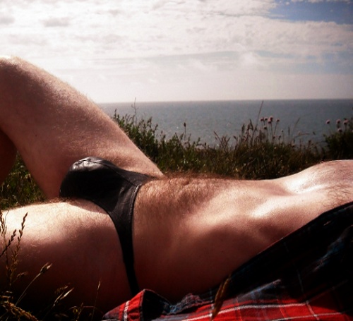 Cliff top thong2.JPG