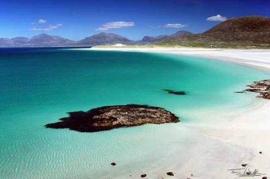 luskentyre-beach-hands.jpg